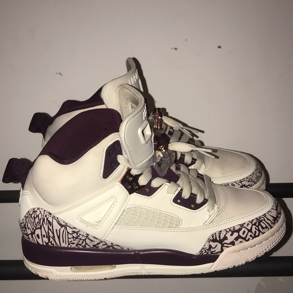 I’m selling my Jordans, only wore these 3 times. - Picture 2 of 4